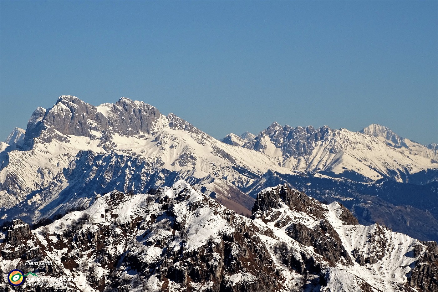 69 Zoom verso Presolana, Pizzo Camino e Care Alto.JPG